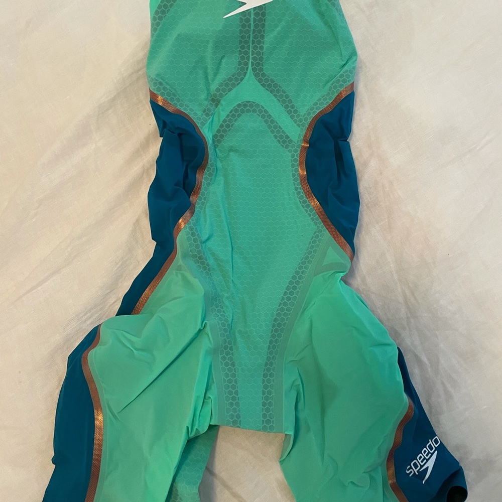 BRAND NEW SPEEDO TECH WITH TAGSUIT SIZE 22 pure intent open back!!!